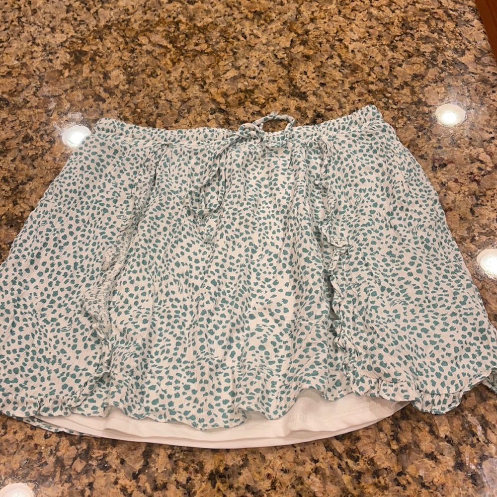 green and white spotted skirt